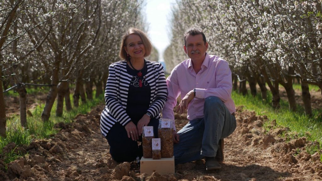 MariaAngeles and Thomas in the almond plantation of full blossom